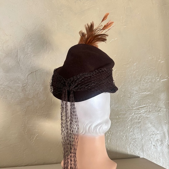 GORGEOUS 1940\'s BROWN FELT HAT WITH GATHERED CROWN, TALL FEATHERS & HALF VEIL main image 5